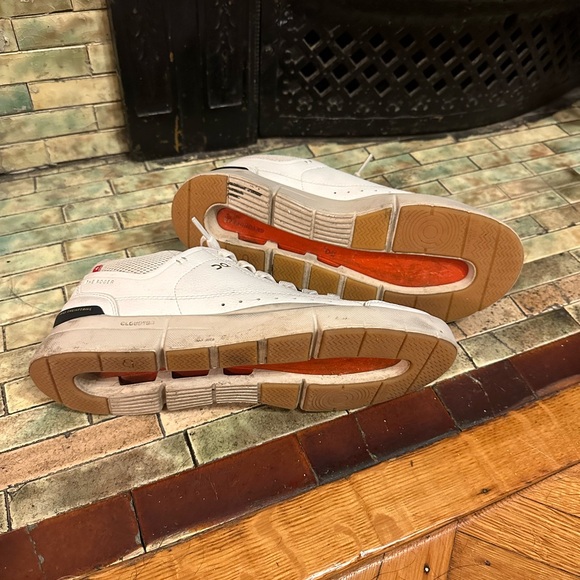 On - The Roger Advantage 2 - Picture 2 of 3